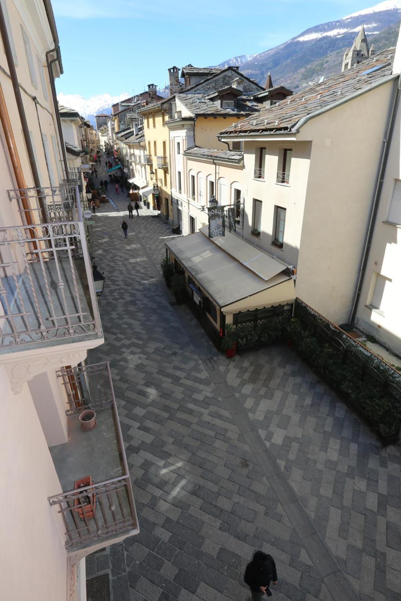 L'Abri En Ville - Parcheggio Privato A 100 Mt Ed Accesso Con Auto Nell'Area Pedonale อาออสตา ภายนอก รูปภาพ
